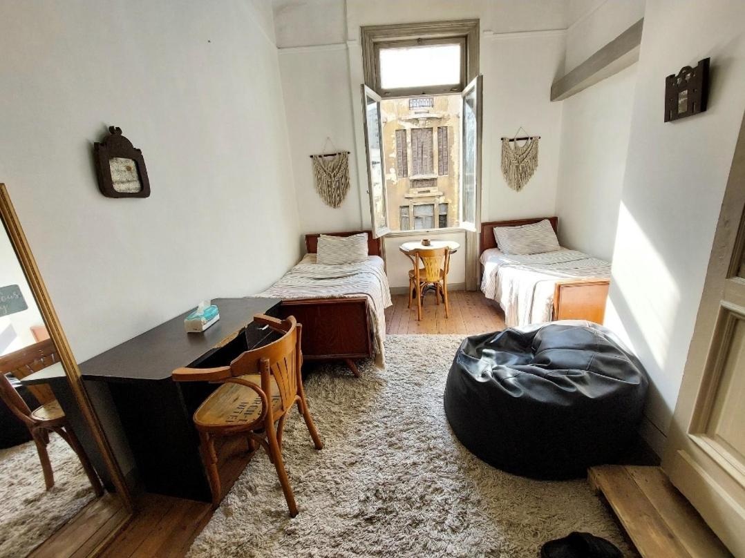 Arab Hostel, Welcoming All Solo And Groups Travellers But, Unmarried Couples Not Allowed Alexandria Eksteriør billede