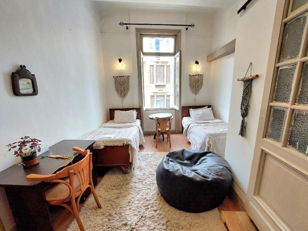 Arab Hostel, Welcoming All Solo And Groups Travellers But, Unmarried Couples Not Allowed Alexandria Eksteriør billede