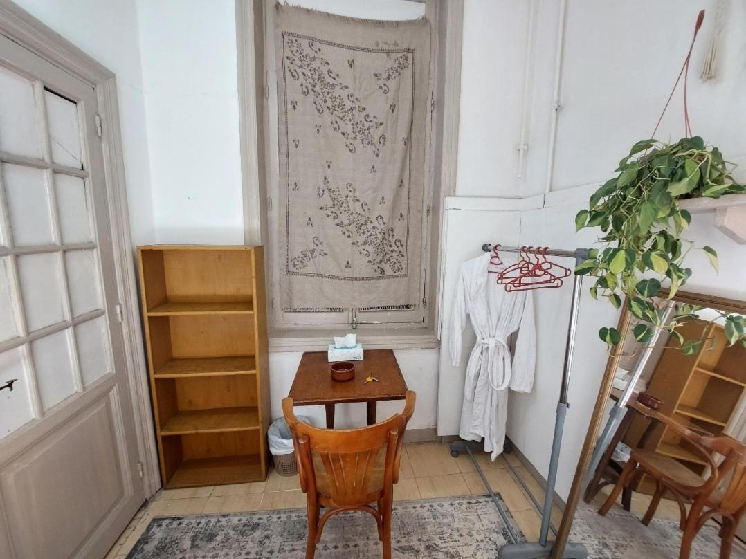 Arab Hostel, Welcoming All Solo And Groups Travellers But, Unmarried Couples Not Allowed Alexandria Eksteriør billede