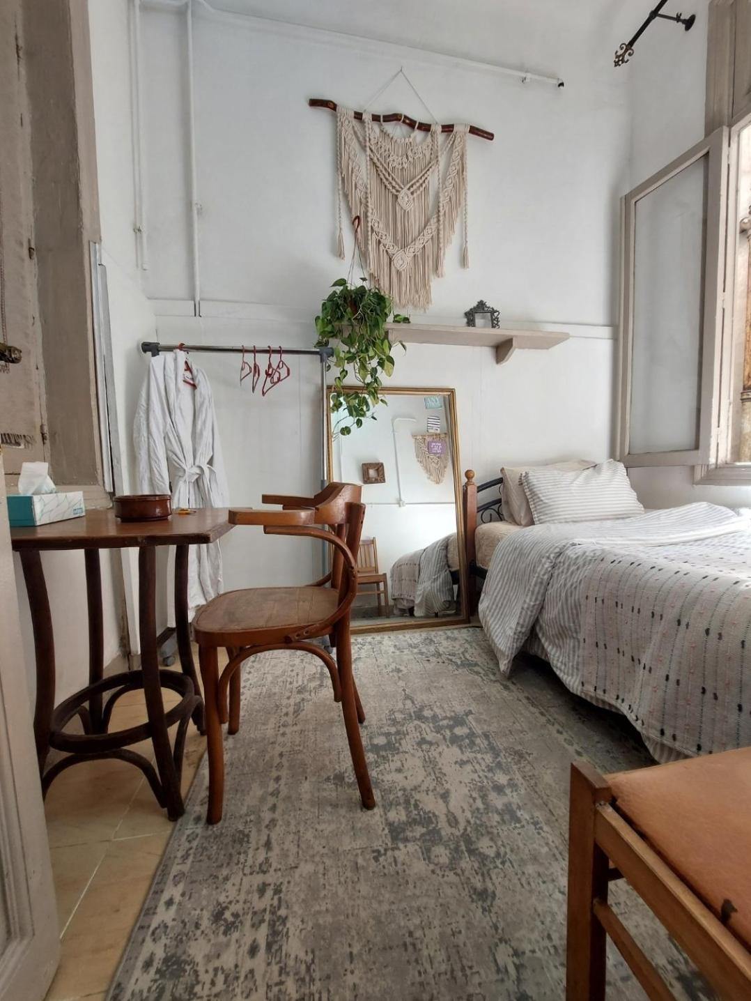 Arab Hostel, Welcoming All Solo And Groups Travellers But, Unmarried Couples Not Allowed Alexandria Eksteriør billede